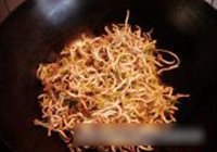 干豆腐炒豆芽的做法 步骤4