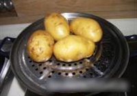葱炕土豆的做法 步骤1