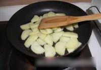 葱炕土豆的做法 步骤4