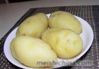 葱炕土豆的做法 步骤2