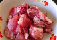 笋干煨排骨的做法 步骤3