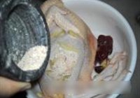 电压锅版盐焗鸡的做法 步骤2