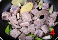 排骨炖臻蘑的做法 步骤4