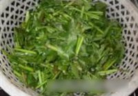 水芹菜炒肉片的做法 步骤1
