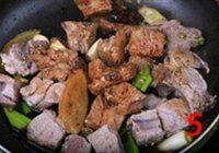 排骨炖臻蘑的做法 步骤5