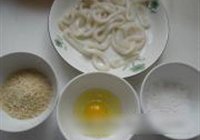 炸鱿鱼圈的做法 步骤3