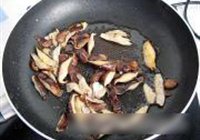 香菇蒜薹炒肉丝的做法 步骤6