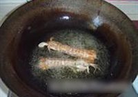 椒盐皮皮虾的做法 步骤6