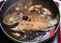 红烧鲈鱼的做法 步骤8