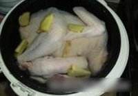 白切鸡的做法 步骤2