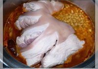 酱炖猪肘黄豆贴饼子的做法 步骤3