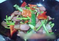 蒜薹炒腊肉的做法 步骤6