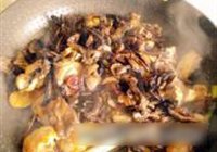 小鸡炖榛蘑的做法 步骤10