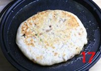 家常葱花油渣饼的做法 步骤17