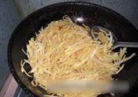 酱油土豆丝的做法 步骤7