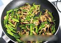 香菇蒜薹炒肉丝的做法 步骤9