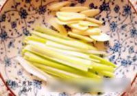 肉片茶树菇烧木耳的做法 步骤2