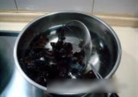 蛋滑虾仁炒木耳的做法 步骤3