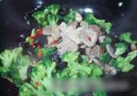 西兰花木耳肉片的做法 步骤5