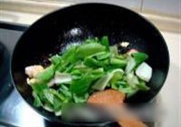 蛋滑虾仁炒木耳的做法 步骤7