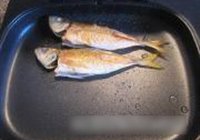 香辣茄子煎鱼的做法 步骤2