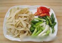 青蒜炒千张的做法 步骤2