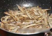 酱香小鱼干的做法 步骤10