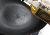 桃仁野葱炒蛋的做法 步骤7