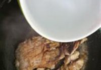 半煎煮草鱼腩的做法 步骤3