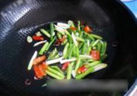 青蒜炒千张的做法 步骤3
