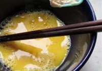 桃仁野葱炒蛋的做法 步骤4