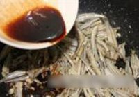 酱香小鱼干的做法 步骤9