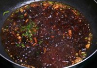 石锅牡蛎鱿鱼豆腐汤的做法 步骤3