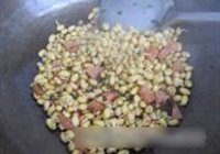黄豆芽炒火腿肠的做法 步骤6