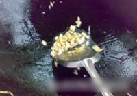 鱼虾劲炒韭菜花的做法 步骤7