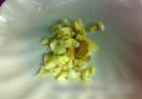 鱼虾劲炒韭菜花的做法 步骤3
