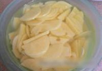 青椒肉片炒土豆的做法 步骤3