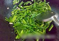 鱼虾劲炒韭菜花的做法 步骤8