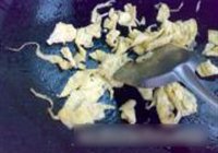 鱼虾劲炒韭菜花的做法 步骤6