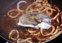 石锅牡蛎鱿鱼豆腐汤的做法 步骤6