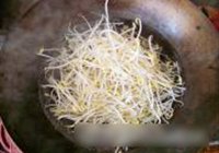 韭菜炒银芽的做法 步骤3