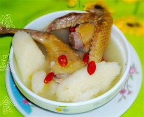 鲜淮山枸杞乳鸽汤