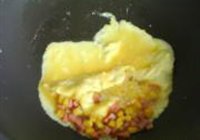 美味鸡蛋饼的做法 步骤2