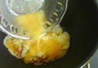 美味鸡蛋饼的做法 步骤3
