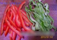 青椒茭白炒鱼柳的做法 步骤5