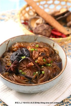 香菇粉条炖鸡块