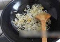 蒜炒银鱼的做法 步骤4