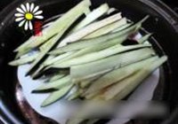蒸鱼香茄子的做法 步骤2