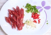 腊味炒芥蓝的做法 步骤2