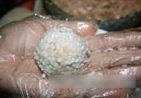 汁香糯米狮子头的做法 步骤7